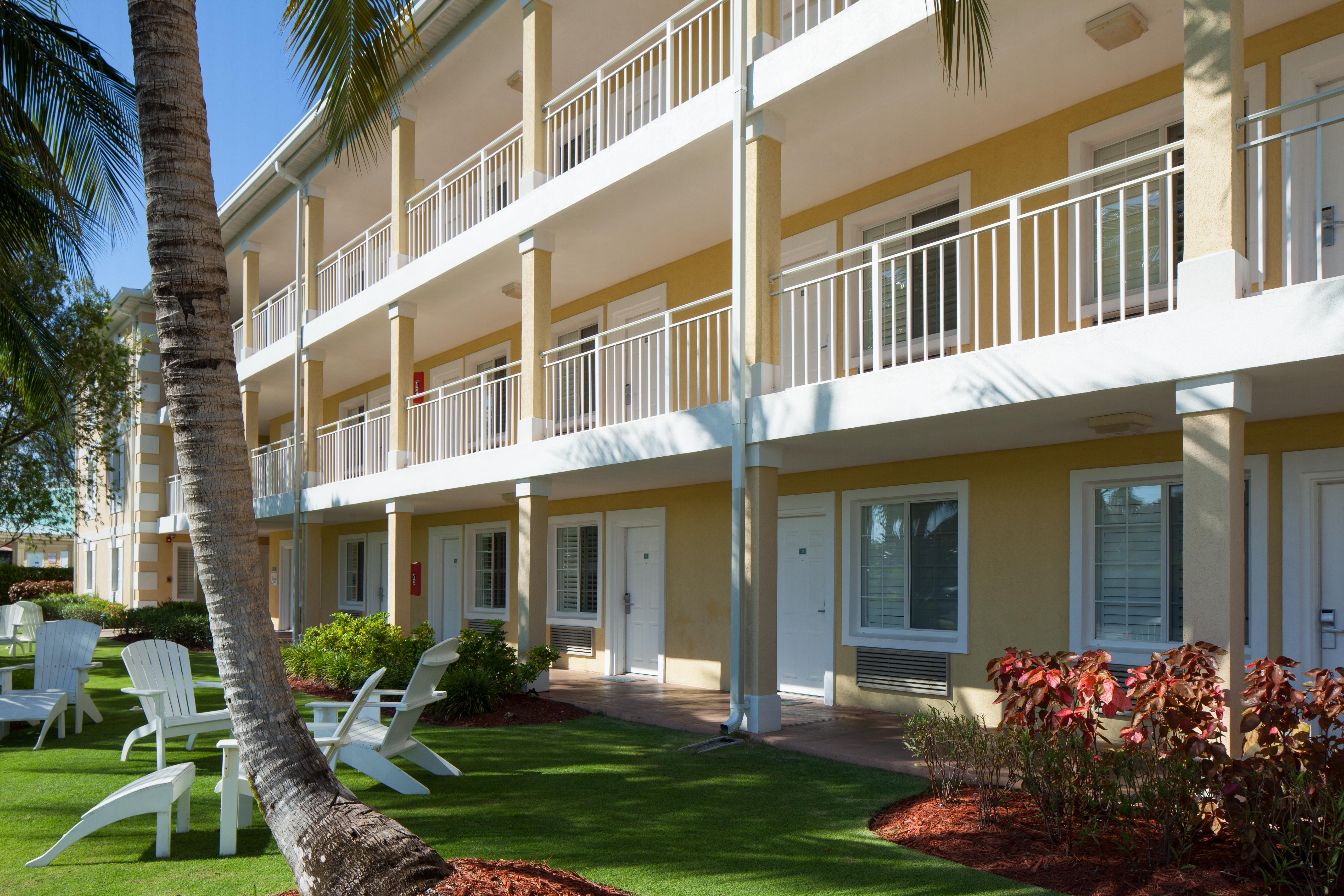 Sunshine Suites Resort West Bay Exterior foto